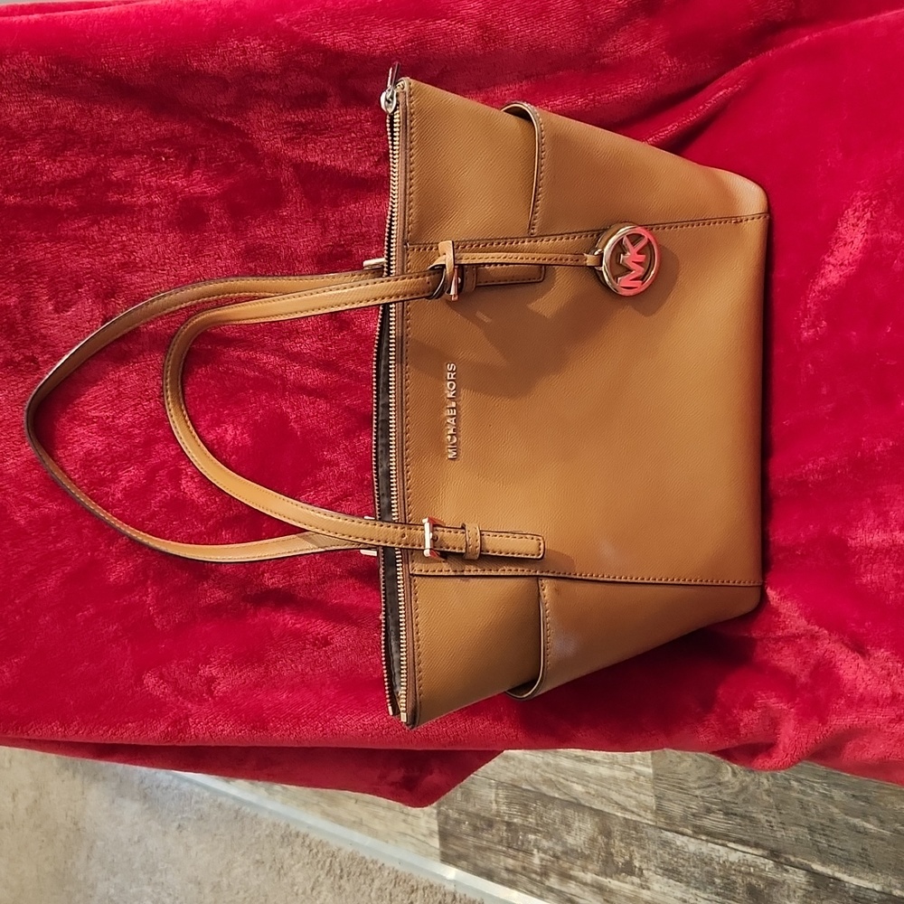 Michael Kors Jet Set Tote